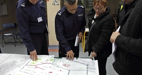 Mieszkańcy Chyloni przygotowali mapę, na której zaznaczyli najbardziej niebezpieczne miejsca w swojej dzielnicy 