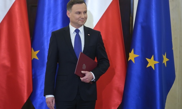 Ustawa "inwigilacyjna" podpisana