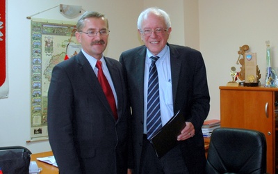 Bernie Sanders i Adam Sołtys, wójt Słopnic