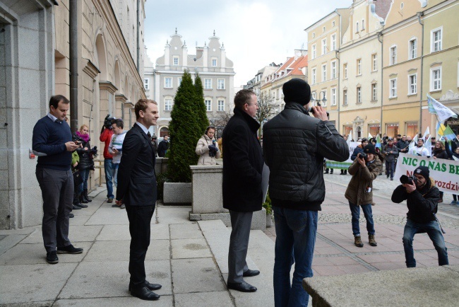 Manifestacja przeciw powiększeniu Opola