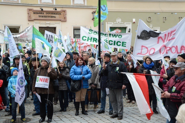 Manifestacja przeciw powiększeniu Opola