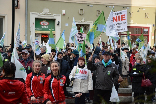 Manifestacja przeciw powiększeniu Opola