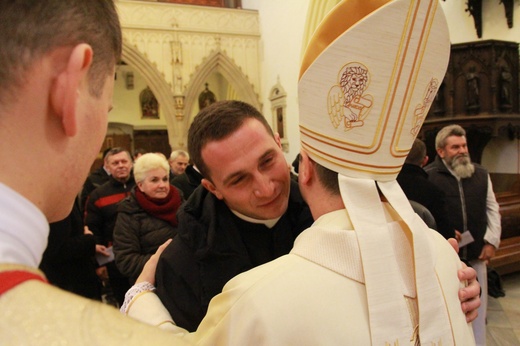 Święcenia biskupie ks. Leszkiewicza, cz. II. Goście i życzenia.