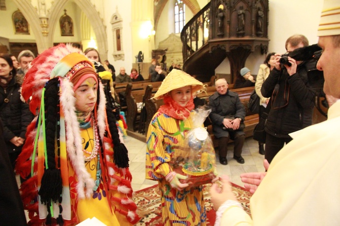 Święcenia biskupie ks. Leszkiewicza, cz. II. Goście i życzenia.