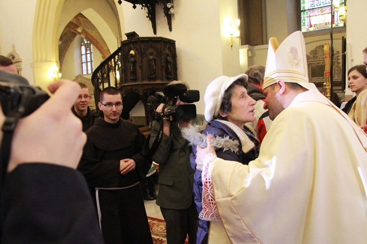 Święcenia biskupie ks. Leszkiewicza, cz. II. Goście i życzenia.