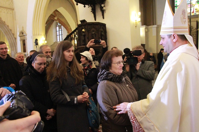 Święcenia biskupie ks. Leszkiewicza, cz. II. Goście i życzenia.