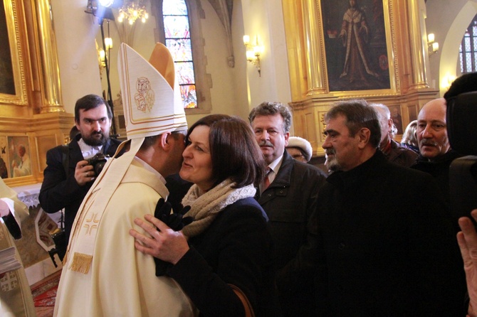 Święcenia biskupie ks. Leszkiewicza, cz. II. Goście i życzenia.