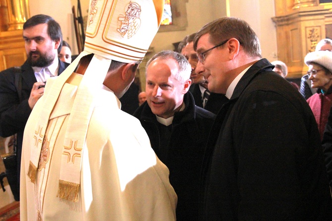 Święcenia biskupie ks. Leszkiewicza, cz. II. Goście i życzenia.