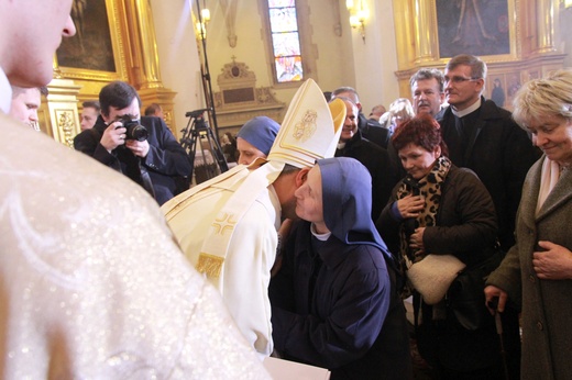 Święcenia biskupie ks. Leszkiewicza, cz. II. Goście i życzenia.