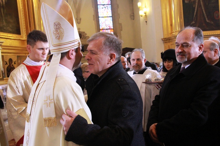 Święcenia biskupie ks. Leszkiewicza, cz. II. Goście i życzenia.