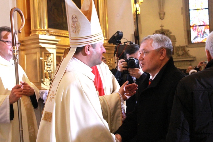 Święcenia biskupie ks. Leszkiewicza, cz. II. Goście i życzenia.