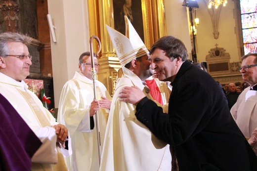 Święcenia biskupie ks. Leszkiewicza, cz. II. Goście i życzenia.