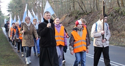 Pątnicy na drodze do Rokitna