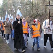 Pątnicy na drodze do Rokitna