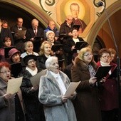 Wraz z organistami: Ewą Bąk i Jerzym Kukla zaśpiewał Chór Katedralny