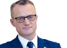 Marek Magierowski  absolwent iberystyki  na UAM w Poznaniu,  kiedyś dziennikarz i publicysta (m.in. „Forum”, „Rzeczpospolita”, „Do Rzeczy”), obecnie dyrektor Biura Prasowego Kancelarii Prezydenta RP.  Biegle włada siedmioma językami.