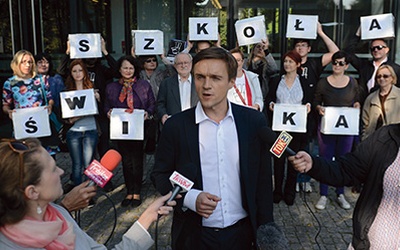 Leszek Jażdżewski, lider inicjatywy „Świecka szkoła” i redaktor naczelny „Liberté!”, chętnie informuje dziennikarzy o swych działaniach