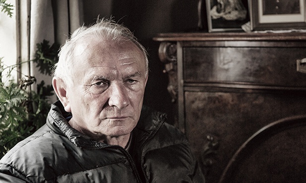 Michał Szczerbic (ur. 1944) Producent i scenarzysta filmowy. Napisał m.in. scenariusze do „Róży” i „Prawa ojca”. „Sprawiedliwy” jest jego pierwszym filmem fabularnym. 