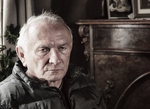 Michał Szczerbic (ur. 1944) Producent i scenarzysta filmowy. Napisał m.in. scenariusze do „Róży” i „Prawa ojca”. „Sprawiedliwy” jest jego pierwszym filmem fabularnym. 