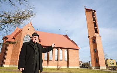  Ks. kan. Zbigniew Sieroń podkreśla, że nie byłoby kościoła i nowego obiektu bez zaangażowania całej parafii