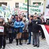 Protestujący nie zgadzają się, by o losie ich gmin decydowano bez nich