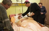 Biskupi odwiedzą chorych