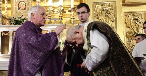 Kard. Dziwisz: Imieniem Boga jest Miłosierdzie