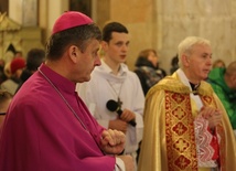 Powitaniu obrazu w parafii św. Macieja przewodniczyli bp Roman Pindel i ks. prał. Stanisław Czernik