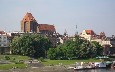 Toruń: Witraż w katedrze odnowiony