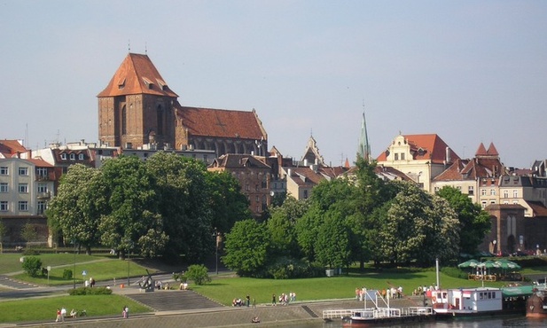 Toruń: Witraż w katedrze odnowiony