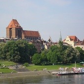 Toruń: Witraż w katedrze odnowiony