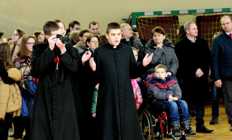 Spotkanie młodzieży w Pustkowie Osiedlu