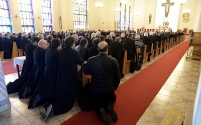 Nabożeństwo pokutne dla kapłanów w kaplicy radomskiego seminarium