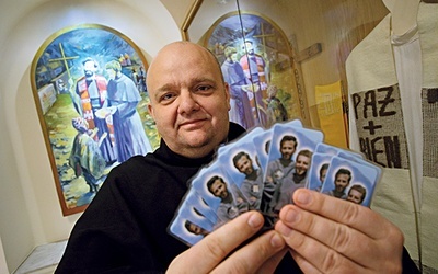 – Wydrukowaliśmy już  91 tys. obrazków z relikwiami – opowiada br. Jan Hruszowiec