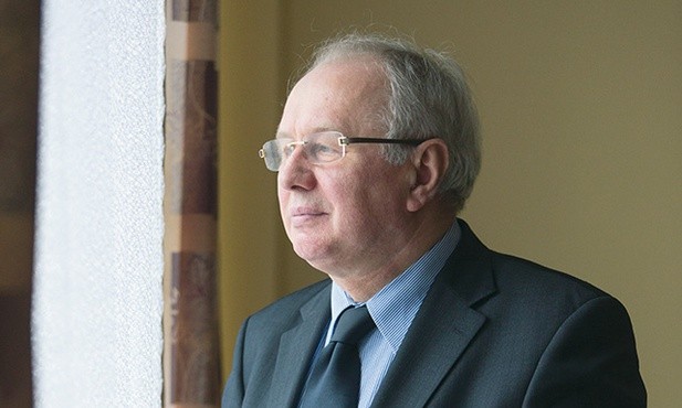 Dr Jerzy Markowski w swoim biurze w Lipinach