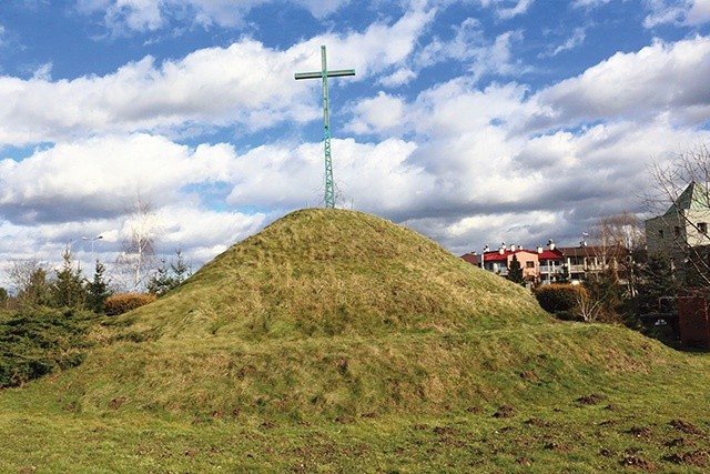  W Krakowie jest już kopiec Jana Pawła II, obok kompleksu budynków księży zmartwychwstańców  