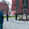  Codzienna modlitwa przy pomniku św. Jana Pawła II jest cichą, ale bardzo mocną manifestacją w obronie nienarodzonych