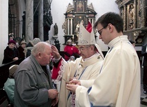  Podczas uroczystości sakrament namaszczenia przyjęło kilkuset chorych