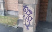 Graffiti na XIX-wiecznym kościele w Świerklańcu