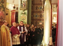Obraz i relikwie uroczyście powitano w kosciele pw. Wszystkich Świętych