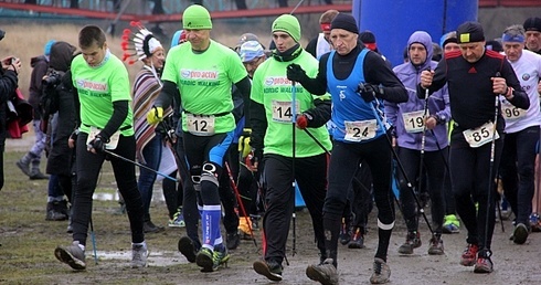 Przez błoto z Indianami