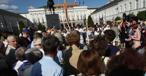 Postawi pomnik smoleński?