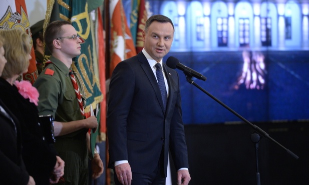 Polacy najbardziej ufają Dudzie