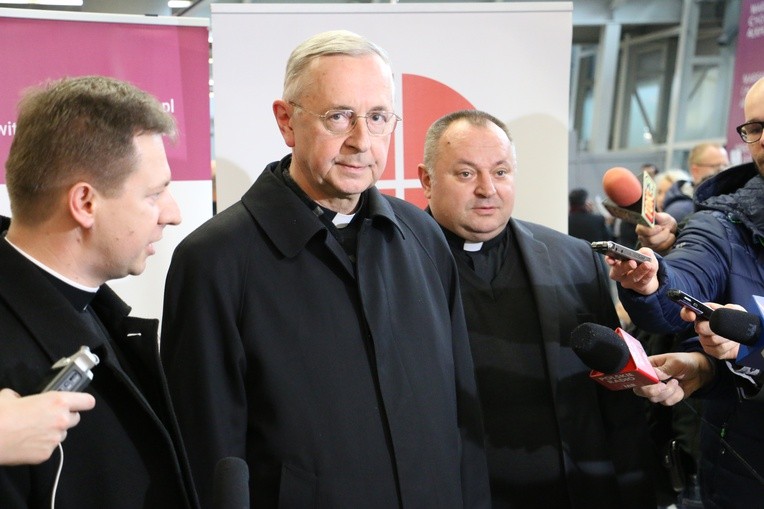 Abp Stanisław Gądecki i ks. Waldemar Cisło