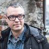 Marek Horodniczy Dziennikarz, publicysta, pracownik Narodowego Centrum Kultury. W latach 2005–2007 kierował „Frondą”, a następnie magazynem „44/Czterdzieści i Cztery”. Jest autorem telewizyjnego cyklu „Portret trumienny”, współredagował i współprowadził program „Koniec końców”. Od 2 marca wraz z Agnieszką Szydłowską na antenie TVP 1 poprowadzi magazyn „Pegaz”. 