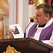 Podczas homilii ks. Wilk przeczytał ostatni list franciszkanina do rodziny