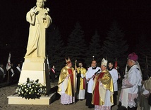  Trzy lata temu przed bazyliką stanęła figura św. Kazimierza