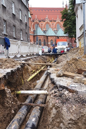  Nowe ciepłowody ułożono m.in. w pobliżu kościoła św. Józefa w Krakowie- -Podgórzu