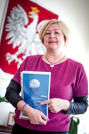  Elżbieta Skaskiewicz zaznacza,  że program to duże wsparcie  dla polskich rodzin
