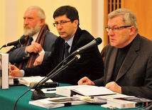  Maciej Sobieraj (pierwszy z prawej) podczas spotkania na KUL